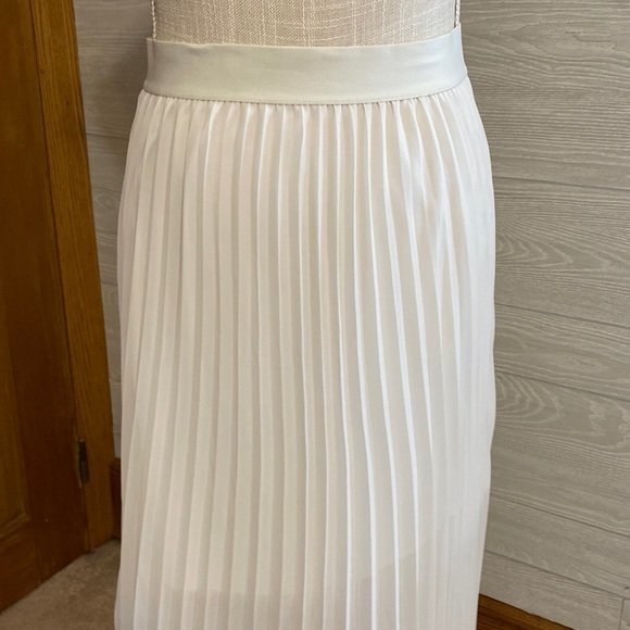 LC Lauren Conrad Dresses & Skirts - 🌼 Lauren Conrad accordion pleat maxi skirt. Size M